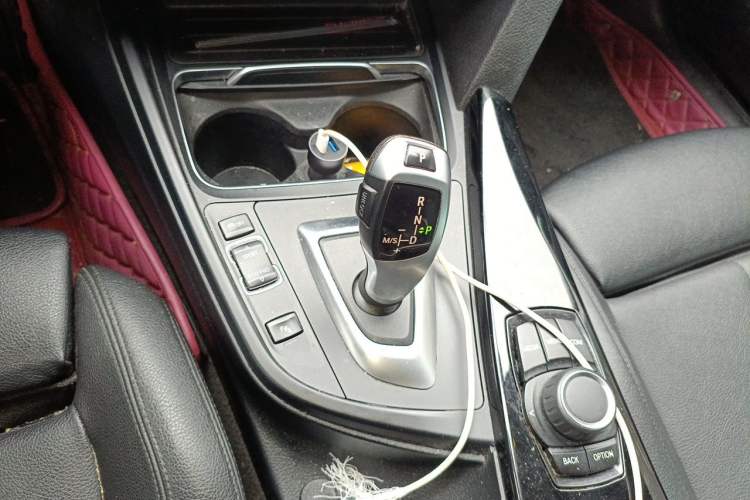 Used BMW 3 Series GT 2018 320i Sport Edition Gear Lever
