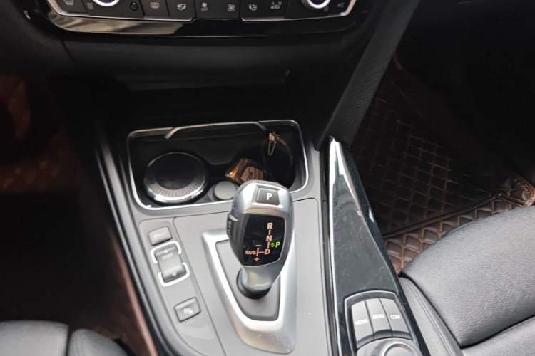 Used BMW 3 Series GT 2018 320i Sport Edition Gear Lever