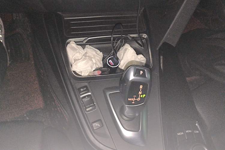 Used BMW 3 Series GT 2018 320i Sport Edition Gear Lever