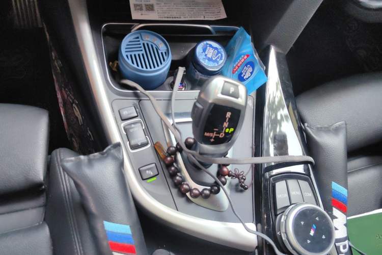 Used BMW 3 Series GT 2018 320i Sport Edition Gear Lever