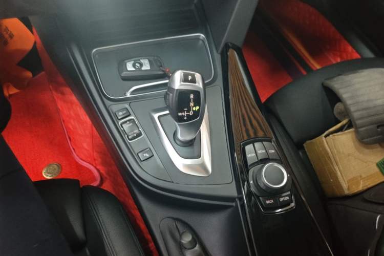 Used BMW 3 Series GT 2018 320i Sport Edition Gear Lever
