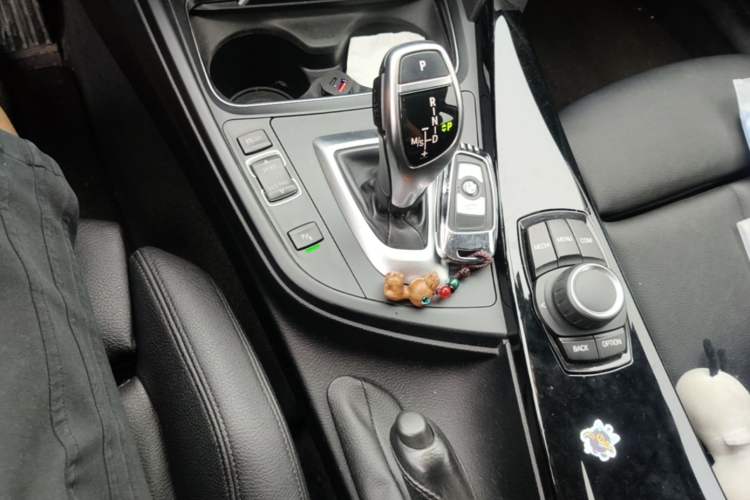 Used BMW 3 Series GT 2018 320i Sport Edition Gear Lever