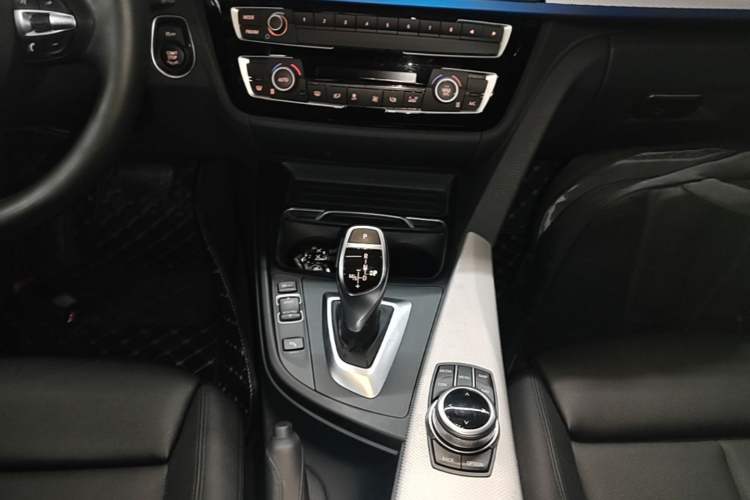 Used BMW 3 Series GT 2018 320i M Sport Edition Gear Lever