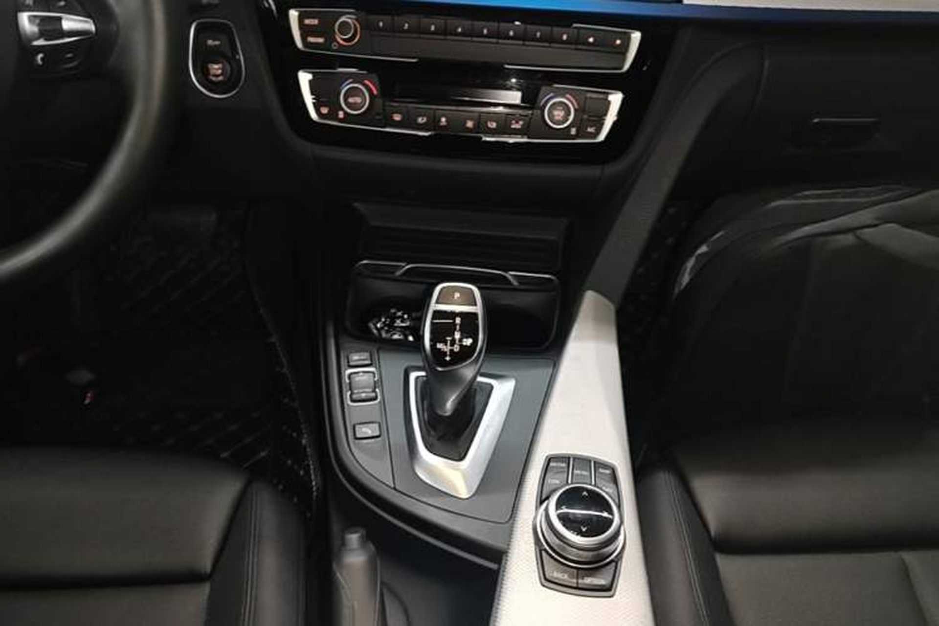 Used BMW 3 Series GT 2018 320i M Sport Edition Gear Lever