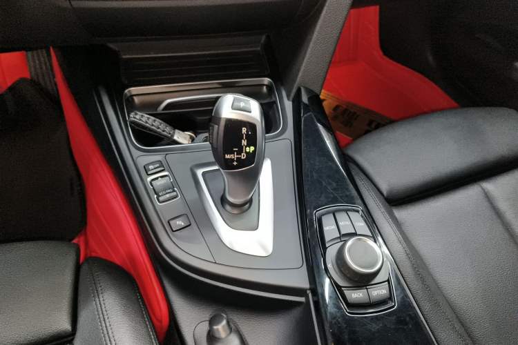 Used BMW 3 Series GT 2018 320i Sport Edition Gear Lever