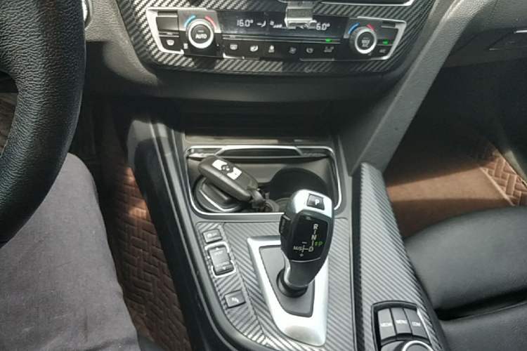 Used BMW 3 Series GT 2018 320i Sport Edition Gear Lever
