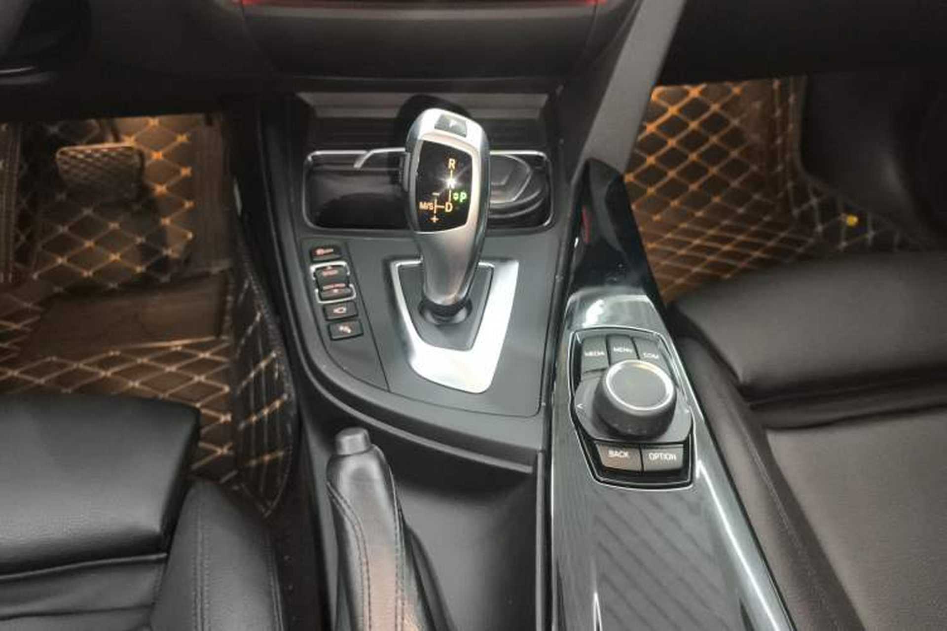 Used BMW 3 Series GT 2018 320i Sport Edition Gear Lever