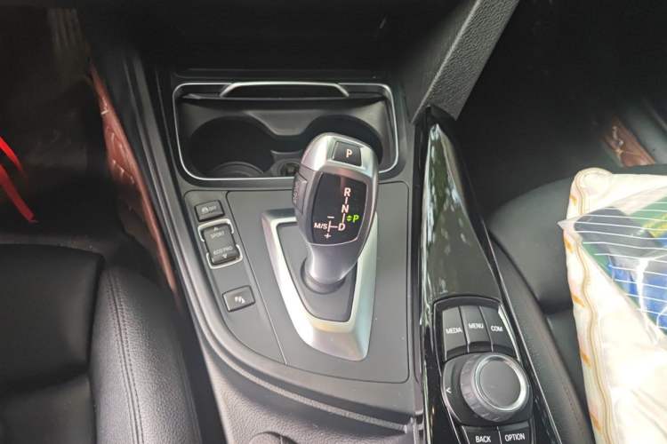 Used BMW 3 Series GT 2018 320i Sport Edition Gear Lever