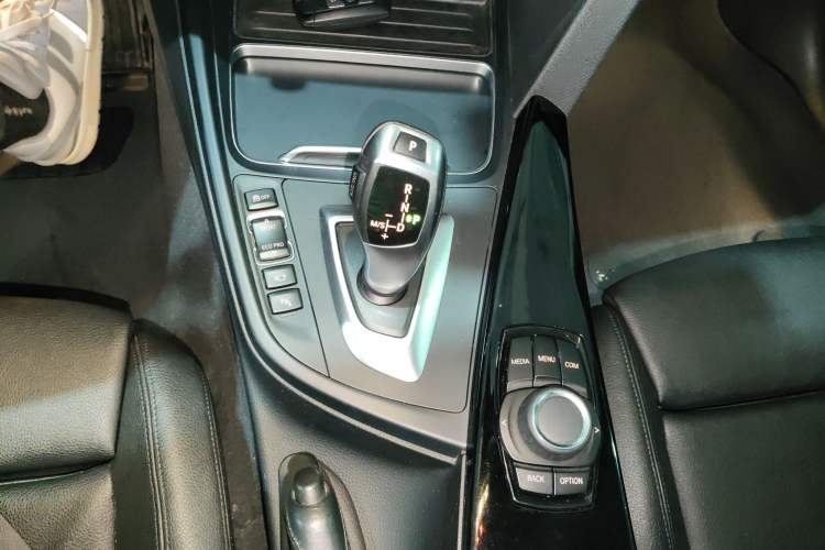 Used BMW 3 Series GT 2018 320i Sport Edition Gear Lever