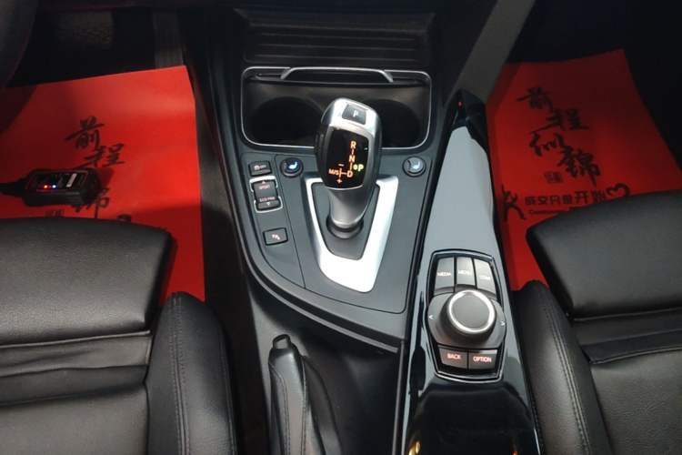 Used BMW 3 Series GT 2018 320i Sport Edition Gear Lever