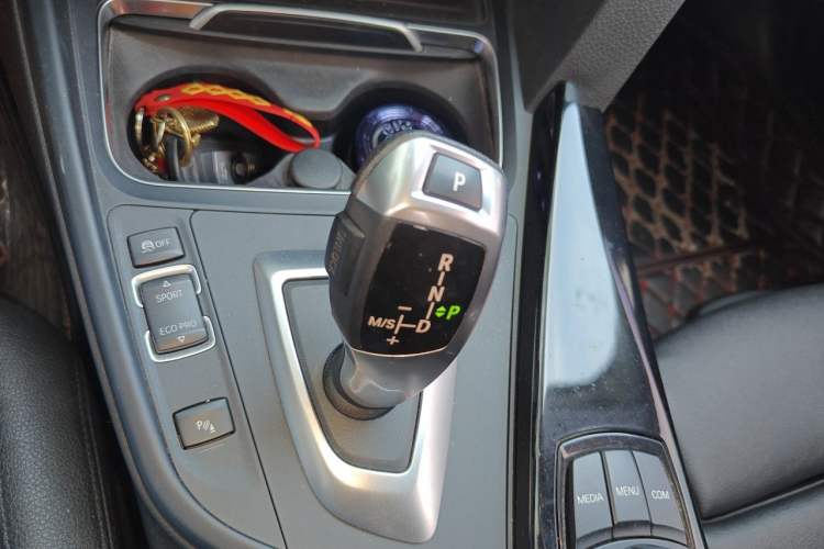 Used BMW 3 Series GT 2018 320i Sport Edition Gear Lever