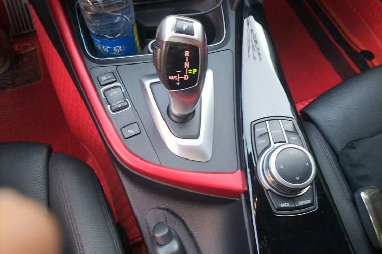 Used BMW 3 Series GT 2018 320i Sport Edition Gear Lever