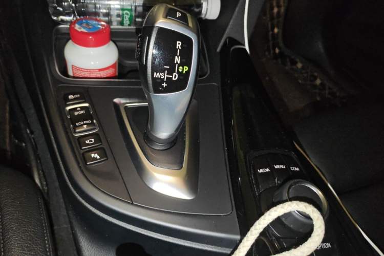 Used BMW 3 Series GT 2018 320i Sport Edition Gear Lever