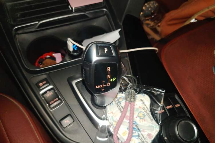Used BMW 3 Series GT 2018 320i Sport Edition Gear Lever