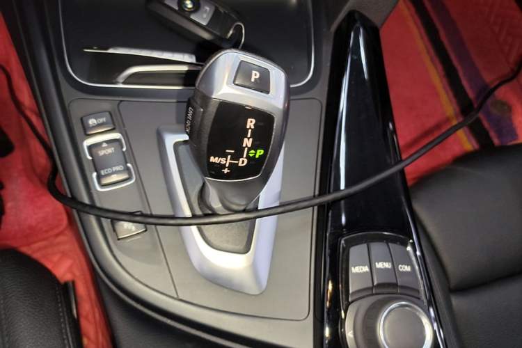 Used BMW 3 Series GT 2018 320i Sport Edition Gear Lever