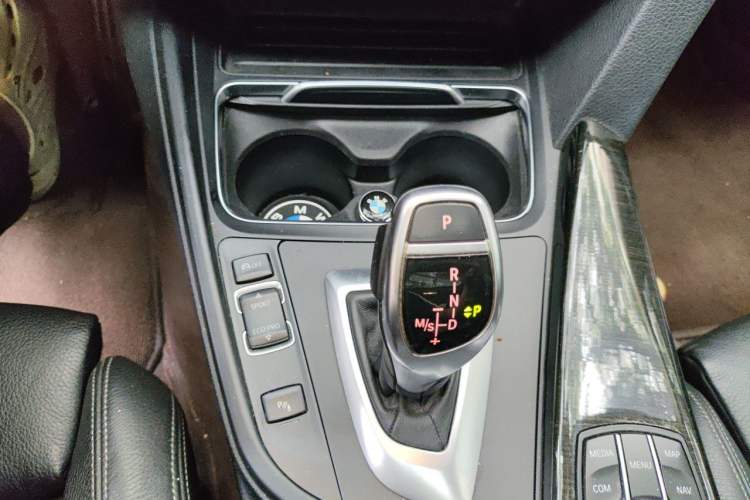 Used BMW 3 Series GT 2018 320i Luxury Design Package Gear Lever