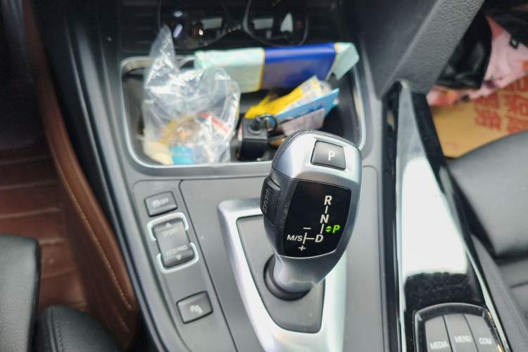Used BMW 3 Series GT 2018 320i Sport Edition Gear Lever