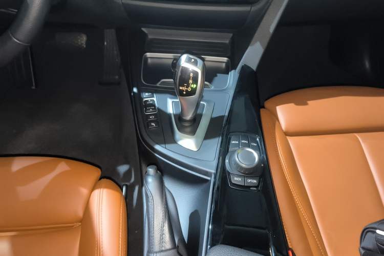 Used BMW 3 Series GT 2018 320i Sport Edition Gear Lever