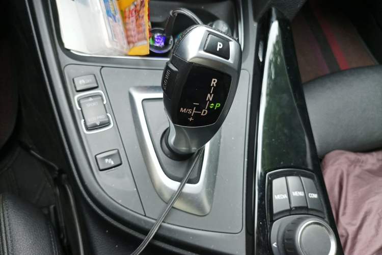 Used BMW 3 Series GT 2018 320i Sport Edition Gear Lever