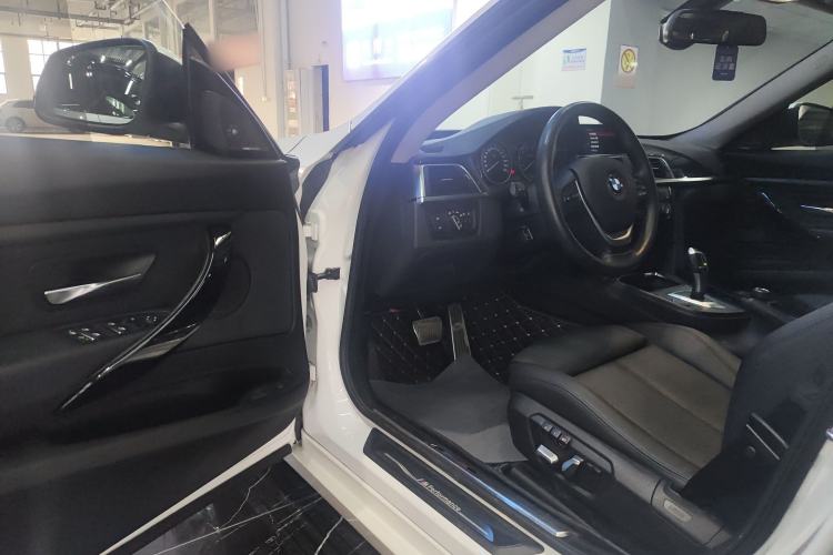 Used BMW 3 Series GT 2018 320i Sport Edition Interior 1