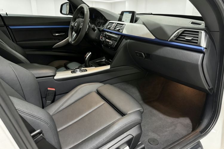 Used BMW 3 Series GT 2018 320i M Sport Edition Interior 1