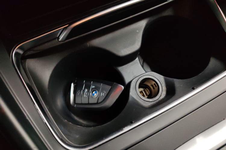 Used BMW 3 Series GT 2018 320i Sport Edition Interior 1