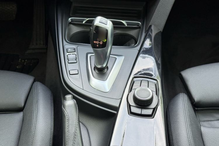 Used BMW 3 Series GT 2018 320i Sport Edition Interior 12