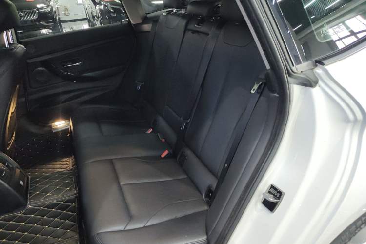 Used BMW 3 Series GT 2018 320i Sport Edition Interior 2
