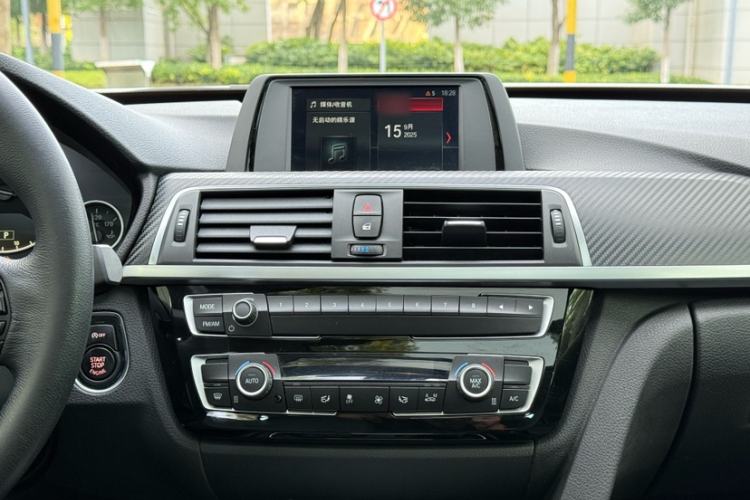 Used BMW 3 Series GT 2018 320i Sport Edition Interior 2