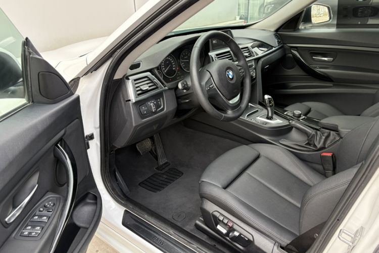 Used BMW 3 Series GT 2018 320i Sport Edition Interior 2