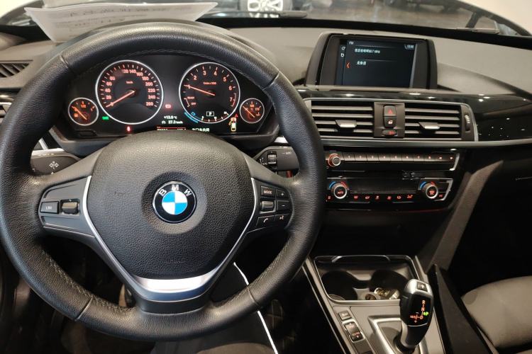 Used BMW 3 Series GT 2018 320i Sport Edition Interior 2