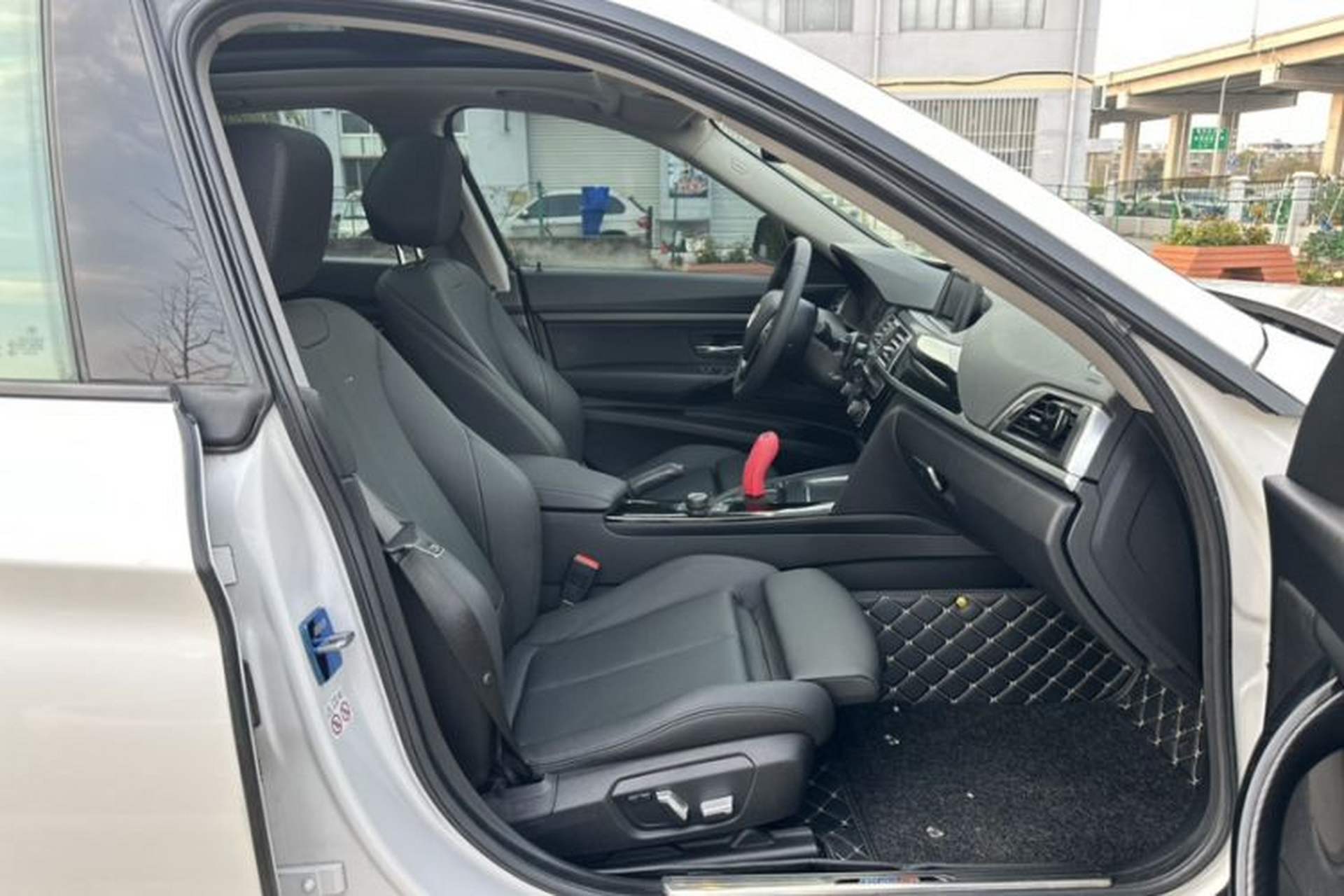 Used BMW 3 Series GT 2018 320i Sport Edition Interior 2