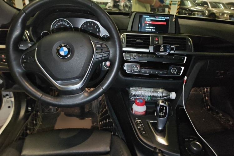Used BMW 3 Series GT 2018 320i Sport Edition Interior 2