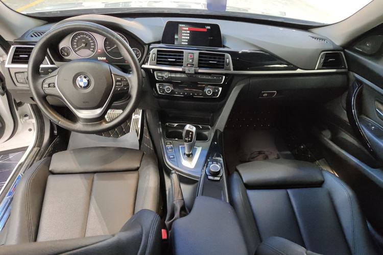 Used BMW 3 Series GT 2018 320i Sport Edition Interior 3