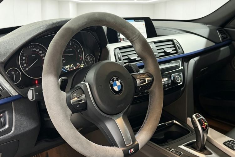 Used BMW 3 Series GT 2018 320i M Sport Edition Interior 3