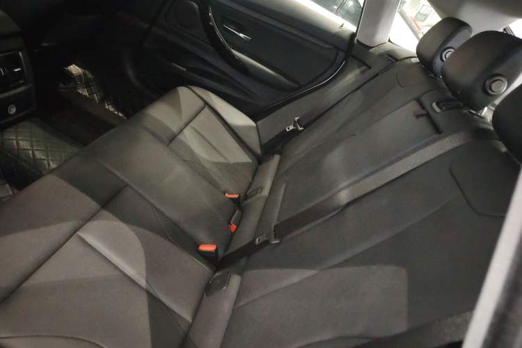 Used BMW 3 Series GT 2018 320i Sport Edition Interior 4