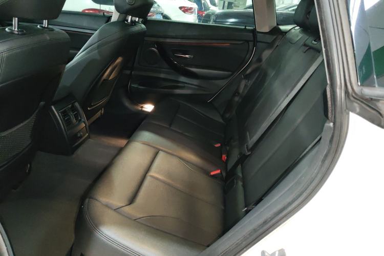 Used BMW 3 Series GT 2018 320i Sport Edition Interior 4