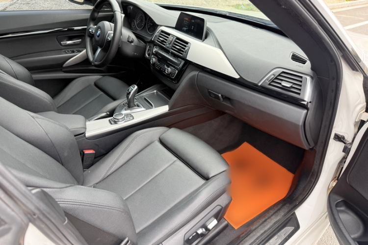 Used BMW 3 Series GT 2018 320i M Sport Edition Interior 5