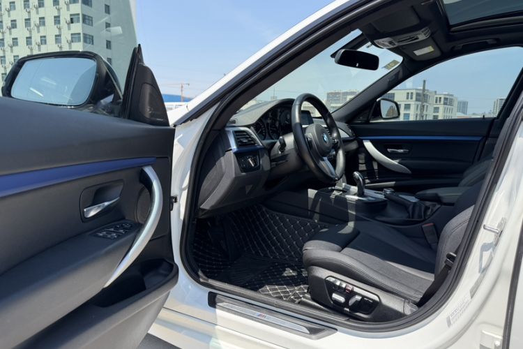 Used BMW 3 Series GT 2018 320i M Sport Edition Interior 5