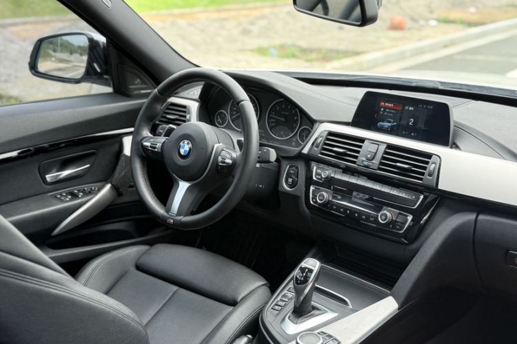 Used BMW 3 Series GT 2018 320i M Sport Edition Interior 6