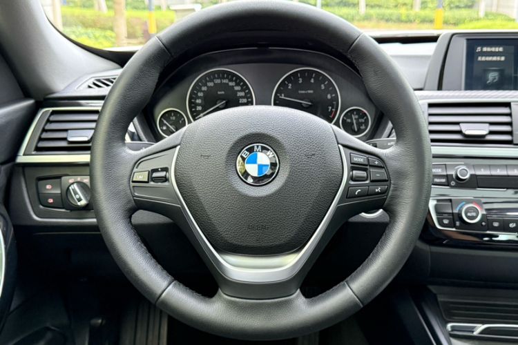 Used BMW 3 Series GT 2018 320i Sport Edition Interior 7