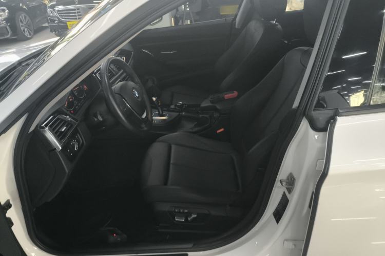 Used BMW 3 Series GT 2018 320i Sport Edition Left Front Seat