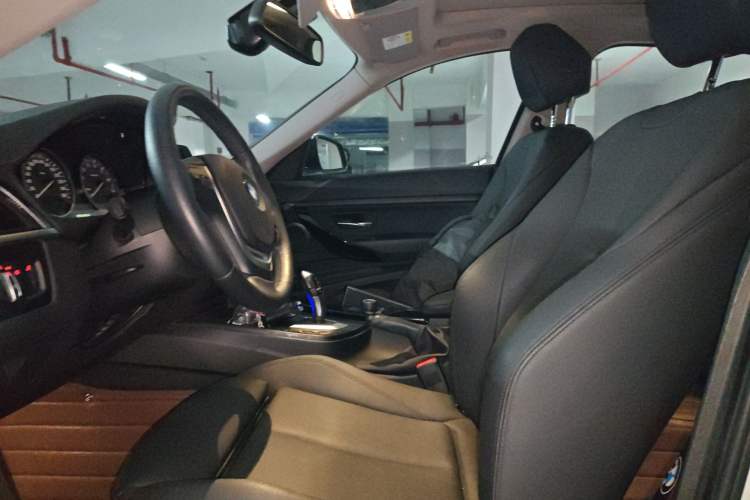 Used BMW 3 Series GT 2018 320i Sport Edition Left Front Seat