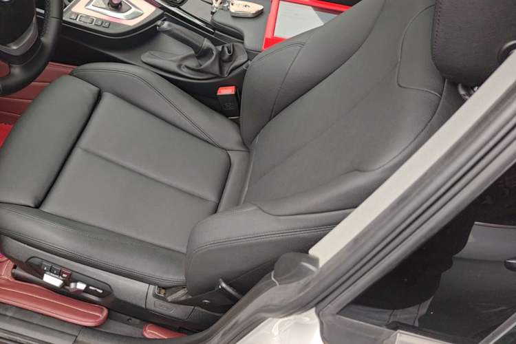 Used BMW 3 Series GT 2018 320i Sport Edition Left Front Seat
