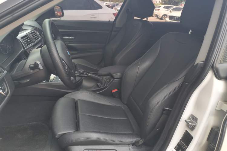 Used BMW 3 Series GT 2018 320i Sport Edition Left Front Seat
