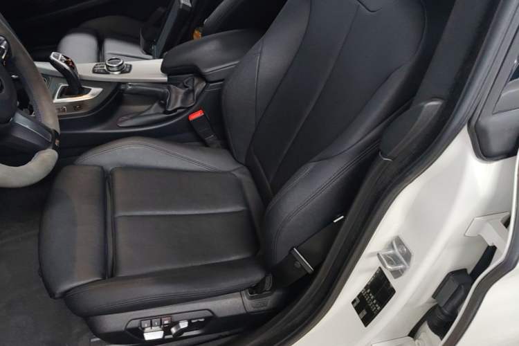 Used BMW 3 Series GT 2018 320i M Sport Edition Left Front Seat