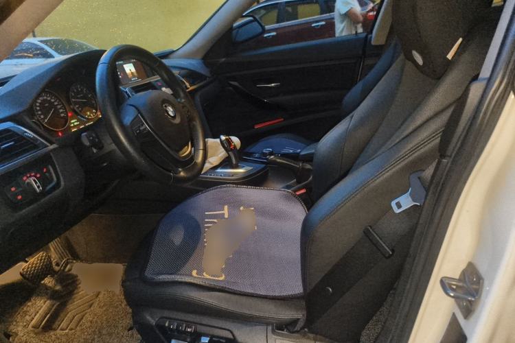 Used BMW 3 Series GT 2018 320i Sport Edition Left Front Seat