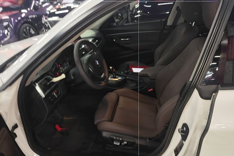 Used BMW 3 Series GT 2018 320i Sport Edition Left Front Seat