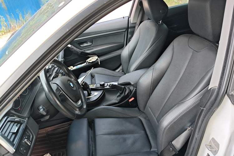 Used BMW 3 Series GT 2018 320i Sport Edition Left Front Seat
