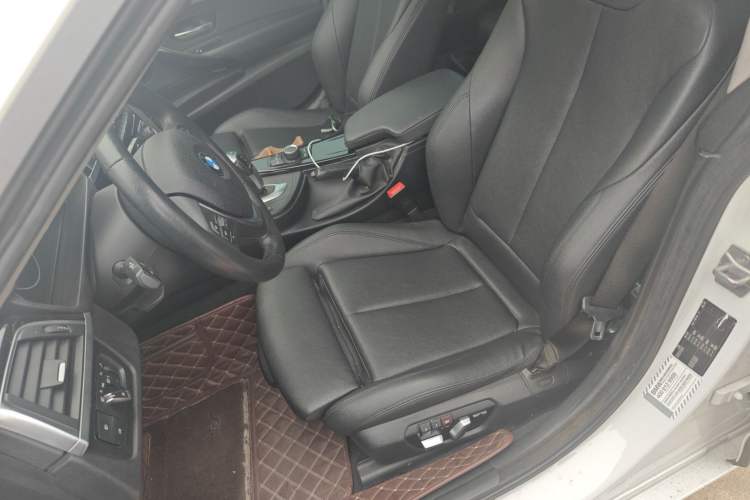 Used BMW 3 Series GT 2018 320i Sport Edition Left Front Seat